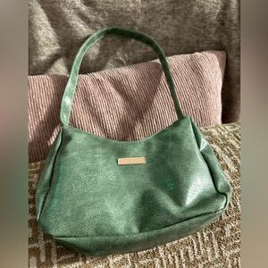 BNWOT Green Crocodile Pattern Shoulder Bag